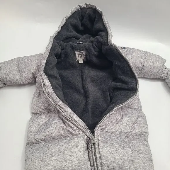 GAP Baby Snowsuit Unisex 6-12 Mnth Gray Down Fleece Lined Footed Winter Full Zip - Picture 4 of 6